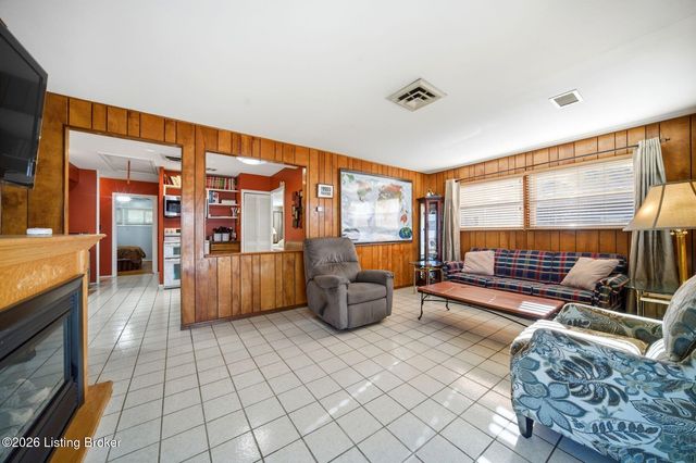 4820 Redstart Rd, Louisville, KY 40213