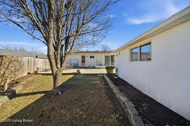 4820 Redstart Rd, Louisville, KY 40213