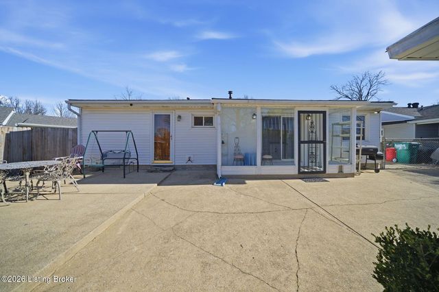 4820 Redstart Rd, Louisville, KY 40213