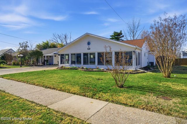 4820 Redstart Rd, Louisville, KY 40213