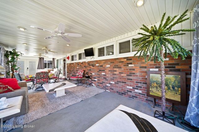 4820 Redstart Rd, Louisville, KY 40213