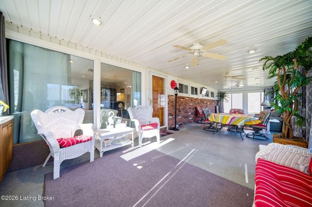 4820 Redstart Rd, Louisville, KY 40213