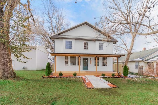 1327 New Jersey Street, Lawrence, KS 66044