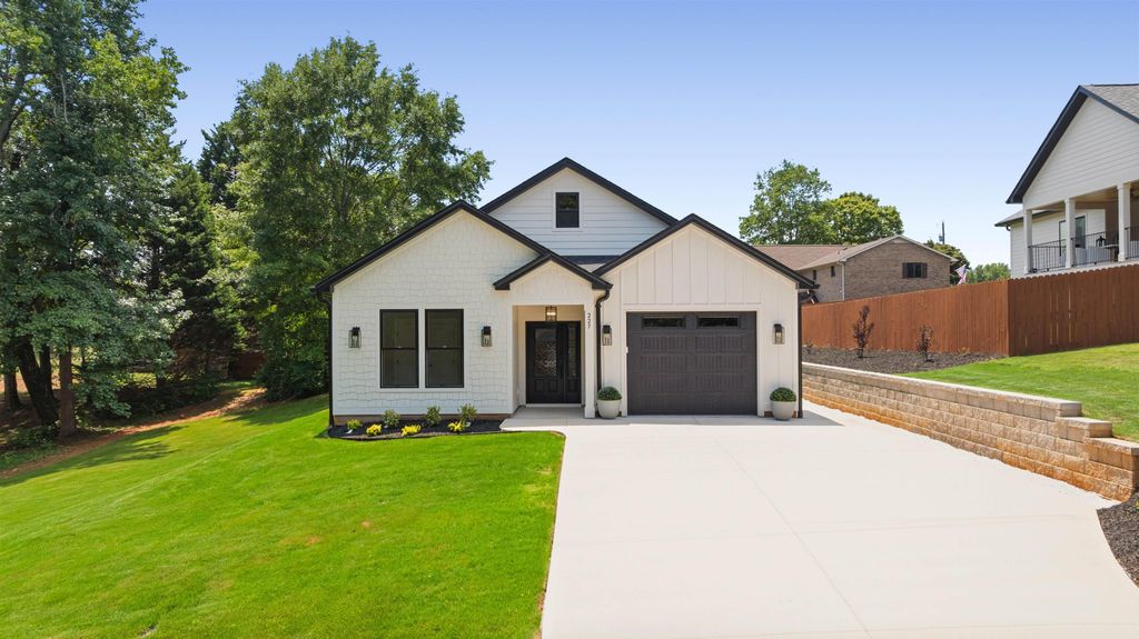 227 Holmes Drive, Spartanburg, SC 29303