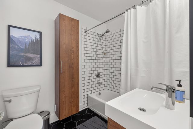 1238 47th Street, Des Moines, IA 50311