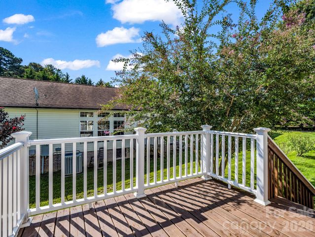 12 N Frederick Lane, Hendersonville, NC 28792