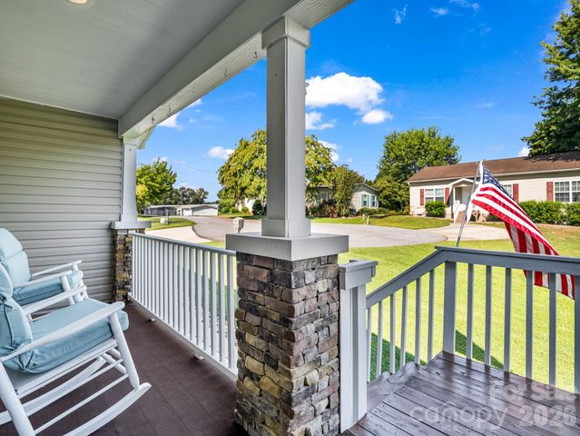 12 N Frederick Lane, Hendersonville, NC 28792
