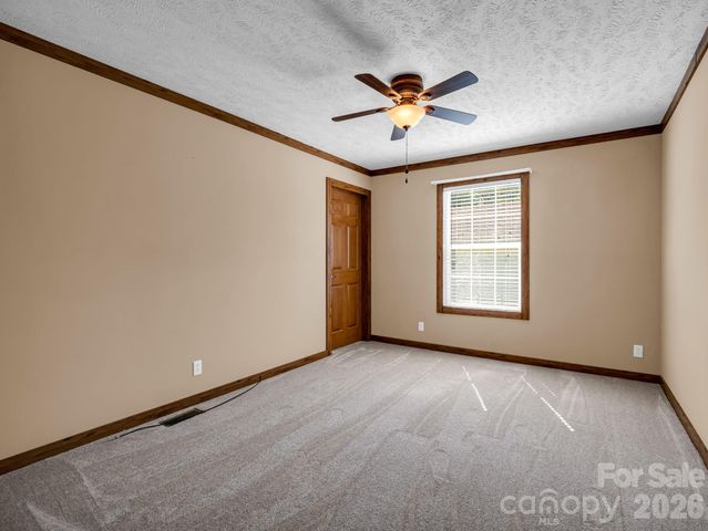 12 N Frederick Lane, Hendersonville, NC 28792