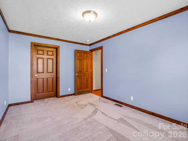 12 N Frederick Lane, Hendersonville, NC 28792