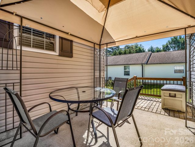 12 N Frederick Lane, Hendersonville, NC 28792