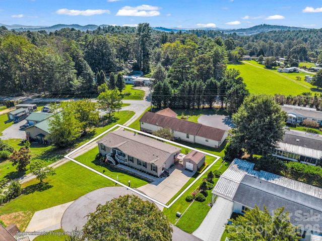 12 N Frederick Lane, Hendersonville, NC 28792