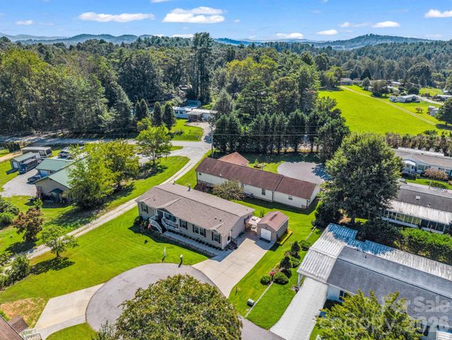 12 N Frederick Lane, Hendersonville, NC 28792