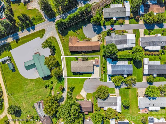 12 N Frederick Lane, Hendersonville, NC 28792