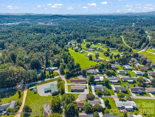 12 N Frederick Lane, Hendersonville, NC 28792