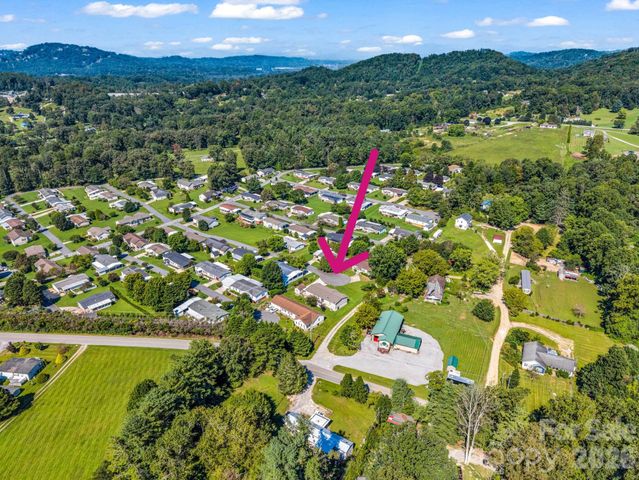12 N Frederick Lane, Hendersonville, NC 28792