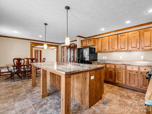 12 N Frederick Lane, Hendersonville, NC 28792