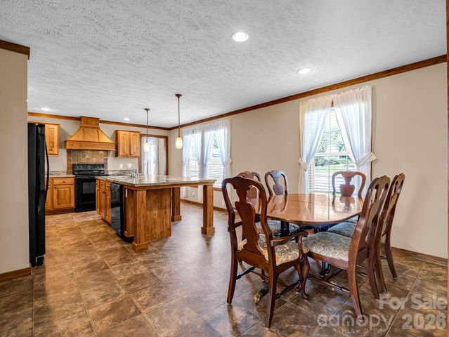 12 N Frederick Lane, Hendersonville, NC 28792