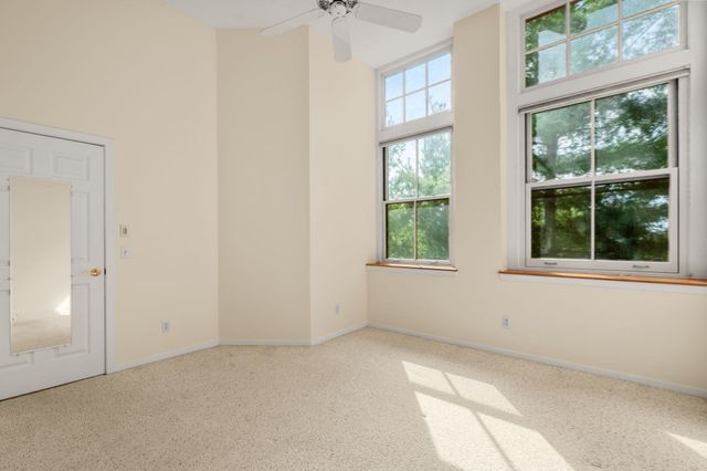 51 Pettee 34, Newton, MA 02464