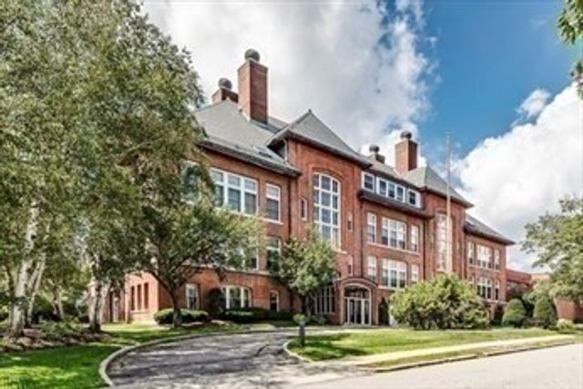 51 Pettee 34, Newton, MA 02464