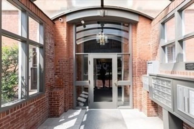 51 Pettee 34, Newton, MA 02464