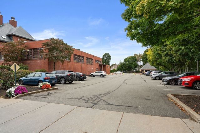 51 Pettee 34, Newton, MA 02464