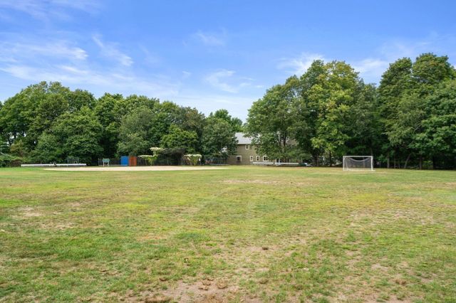 51 Pettee 34, Newton, MA 02464