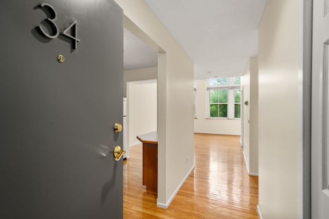 51 Pettee 34, Newton, MA 02464