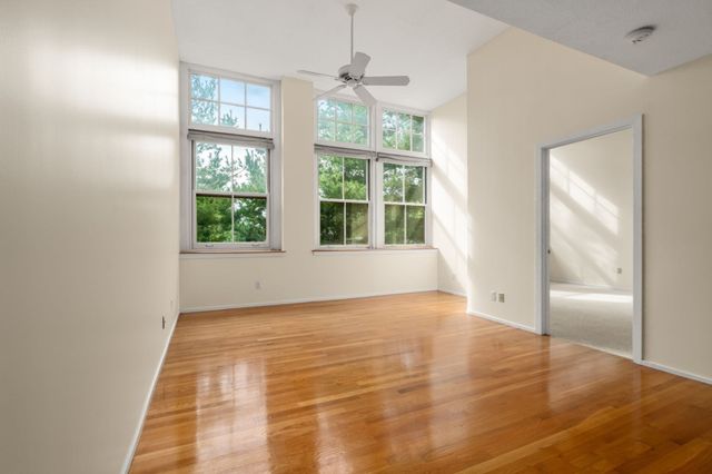 51 Pettee 34, Newton, MA 02464