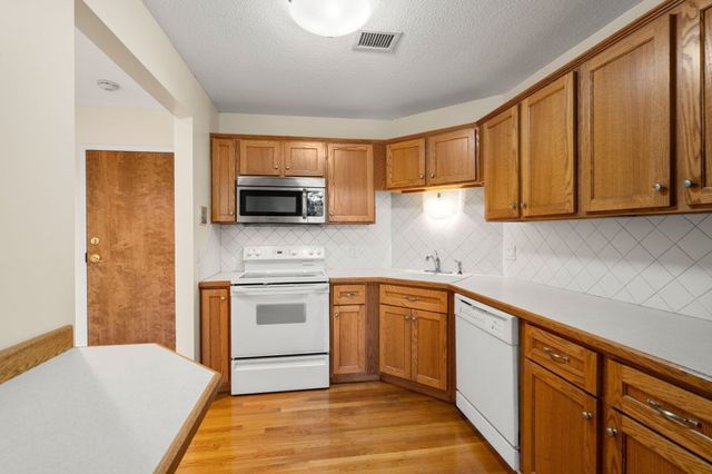 51 Pettee 34, Newton, MA 02464