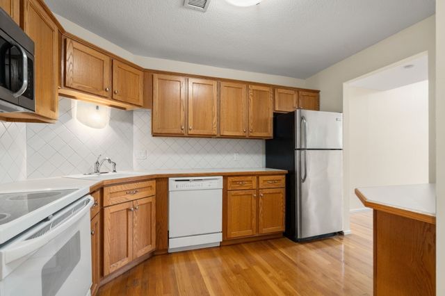 51 Pettee 34, Newton, MA 02464