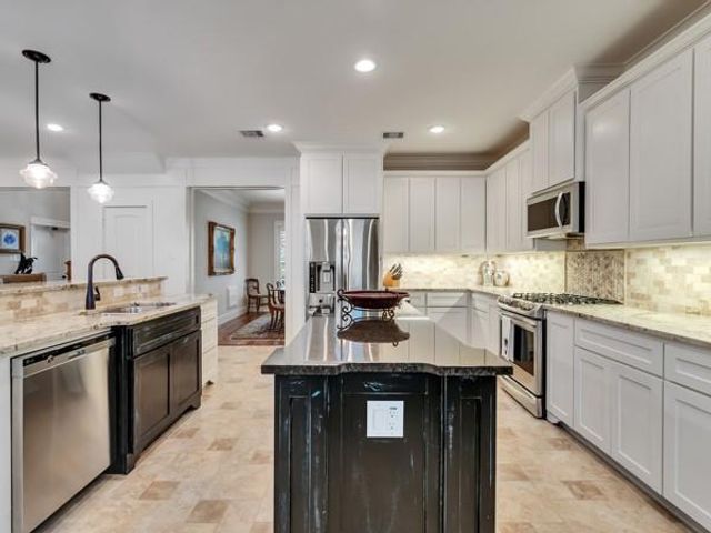 9 Robin Trail, Conroe, TX 77304