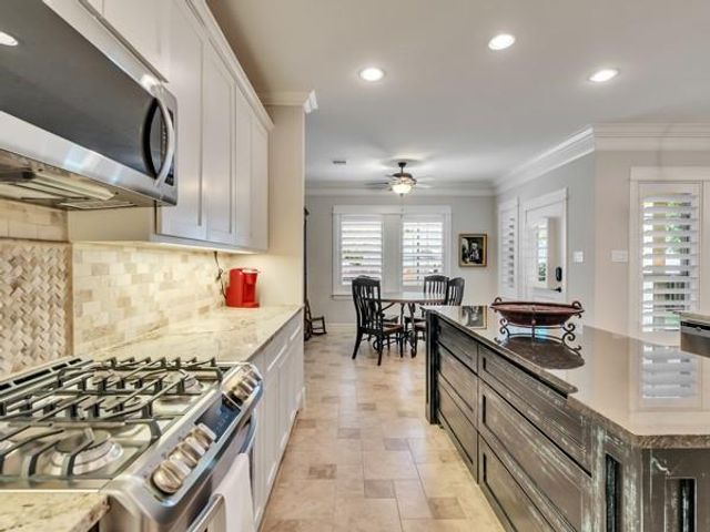 9 Robin Trail, Conroe, TX 77304