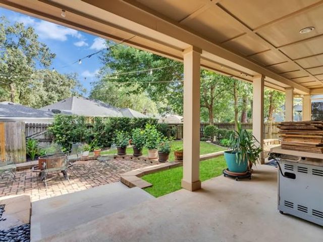 9 Robin Trail, Conroe, TX 77304