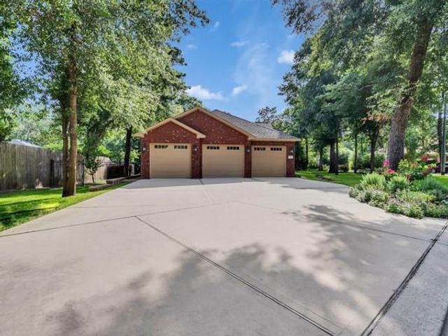 9 Robin Trail, Conroe, TX 77304