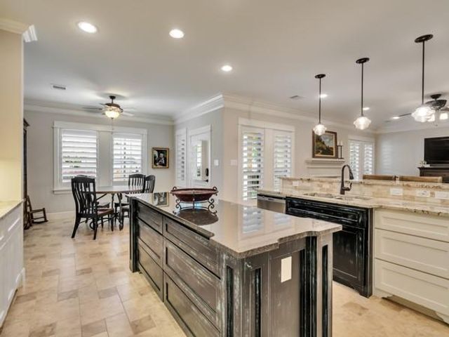 9 Robin Trail, Conroe, TX 77304