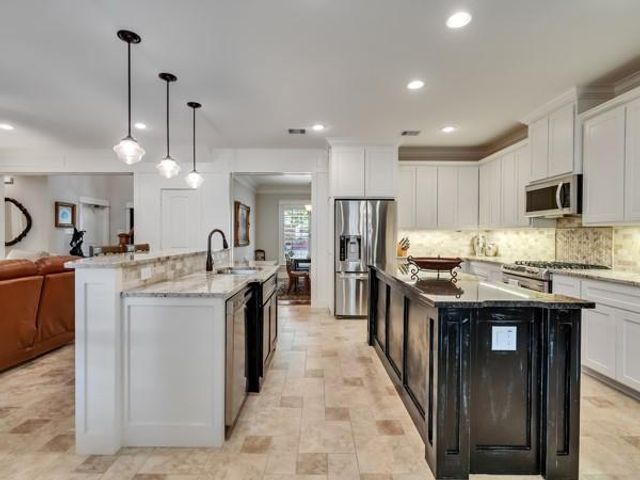 9 Robin Trail, Conroe, TX 77304