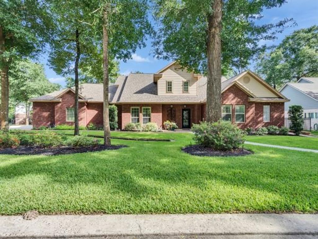 9 Robin Trail, Conroe, TX 77304