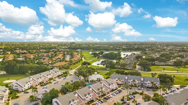 602 Muirfield Court, Jupiter, FL 33458