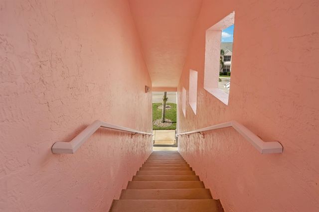 602 Muirfield Court, Jupiter, FL 33458
