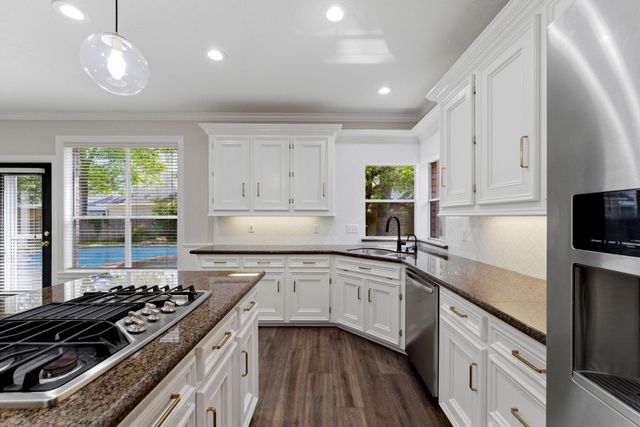 23 Shearwater Place, The Woodlands, TX 77381