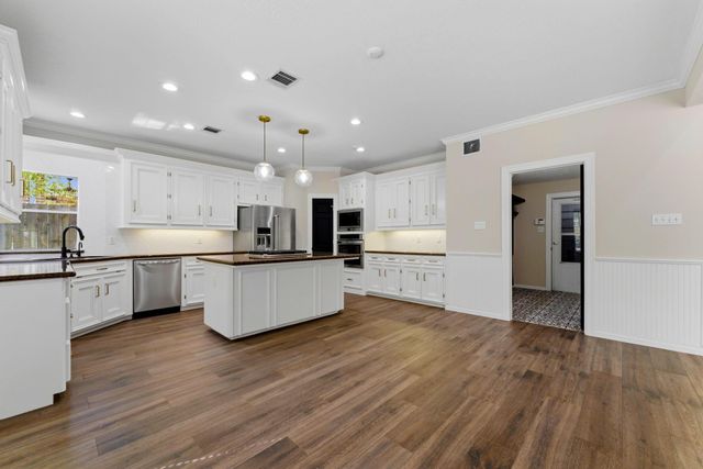 23 Shearwater Place, The Woodlands, TX 77381