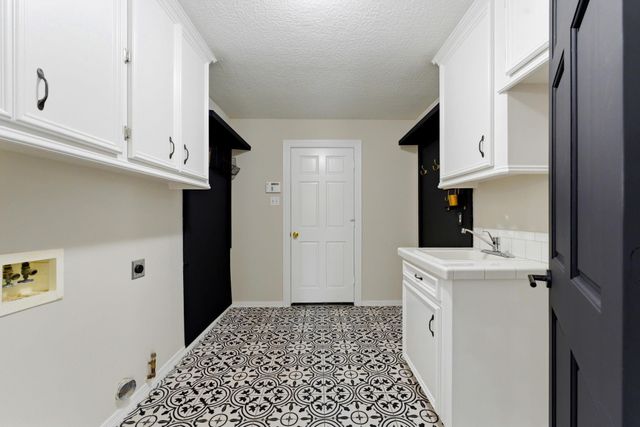 23 Shearwater Place, The Woodlands, TX 77381