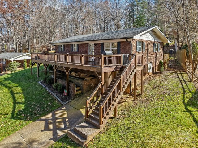 199 Davis Cove Road, Waynesville, NC 28786