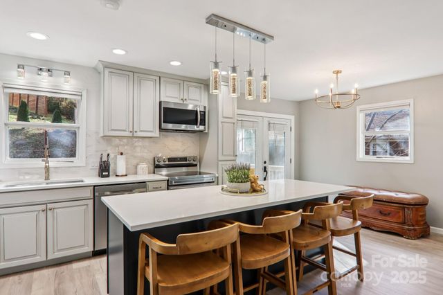 199 Davis Cove Road, Waynesville, NC 28786