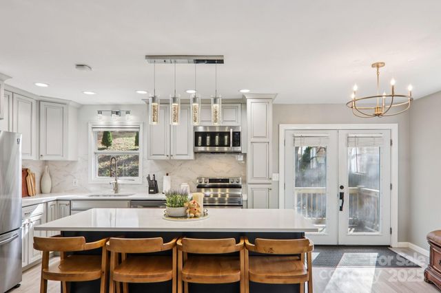 199 Davis Cove Road, Waynesville, NC 28786