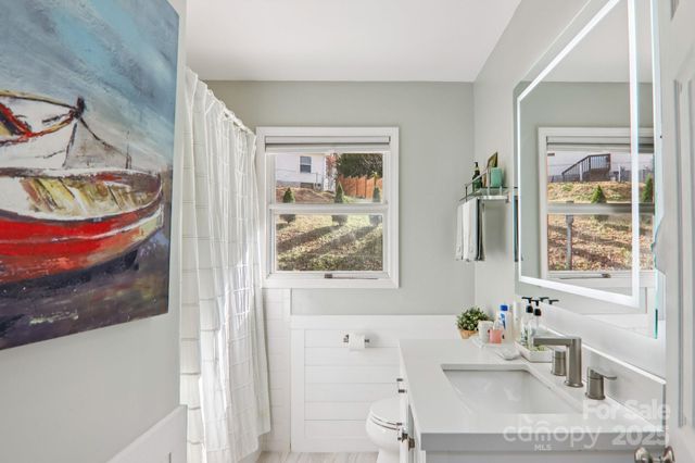 199 Davis Cove Road, Waynesville, NC 28786