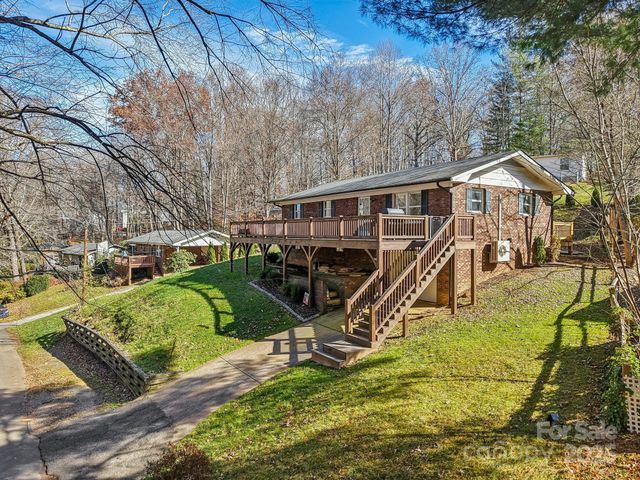 199 Davis Cove Road, Waynesville, NC 28786
