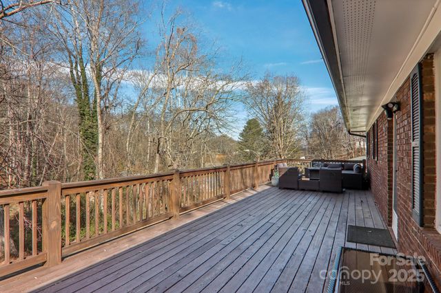 199 Davis Cove Road, Waynesville, NC 28786
