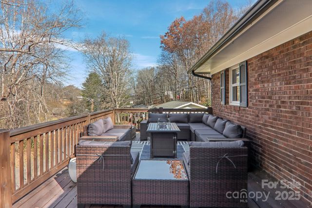 199 Davis Cove Road, Waynesville, NC 28786