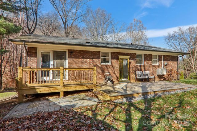 199 Davis Cove Road, Waynesville, NC 28786